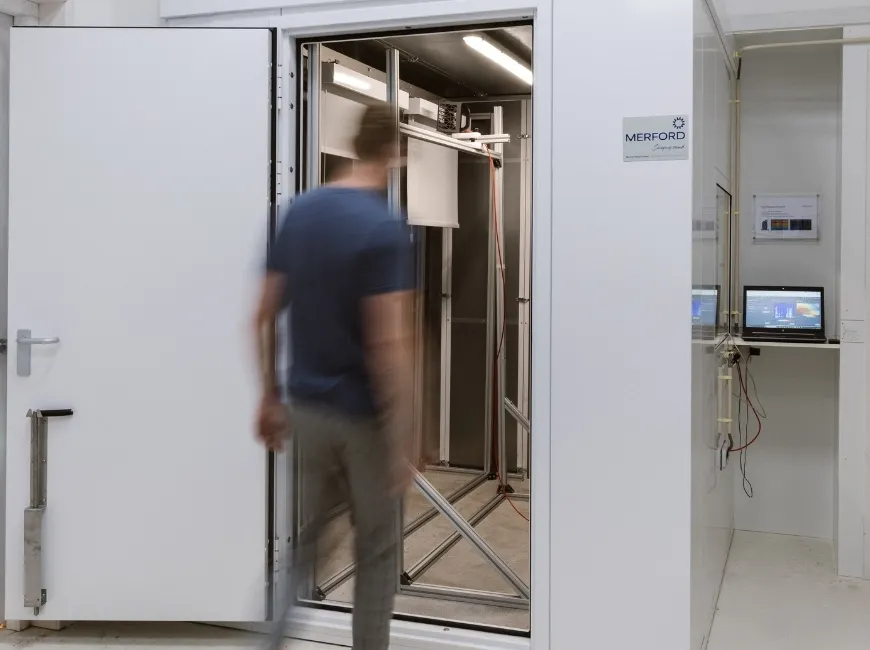 Coulisse com Text with image silence room Niels engineering